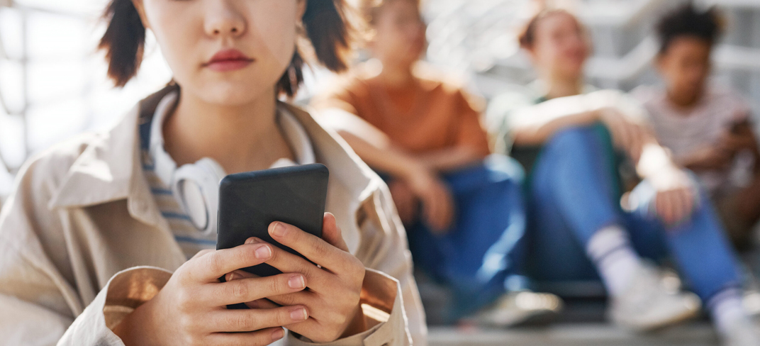 What Is the Connection Between Social Media and Mental Health? | UPMC Italy