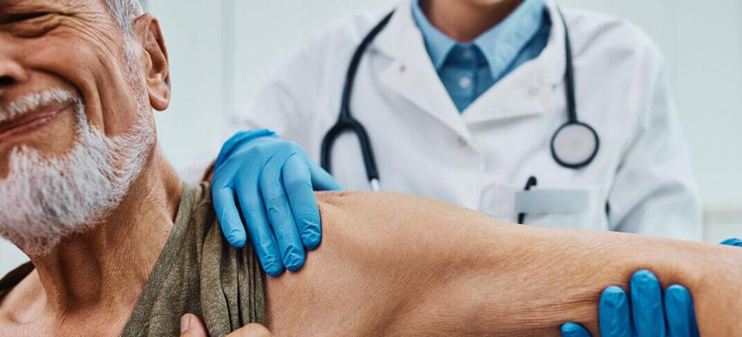 Total Shoulder Replacement Vs. Reverse Total Shoulder Replacement: What’s the Difference? | UPMC Italy