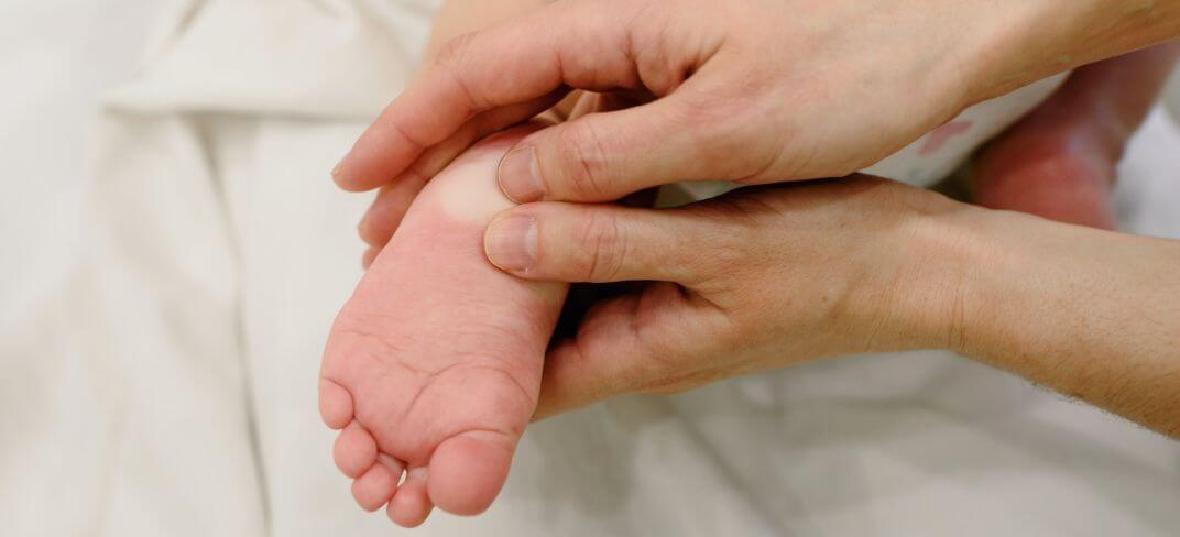 What Causes Flat Feet in Children? | UPMC Italy