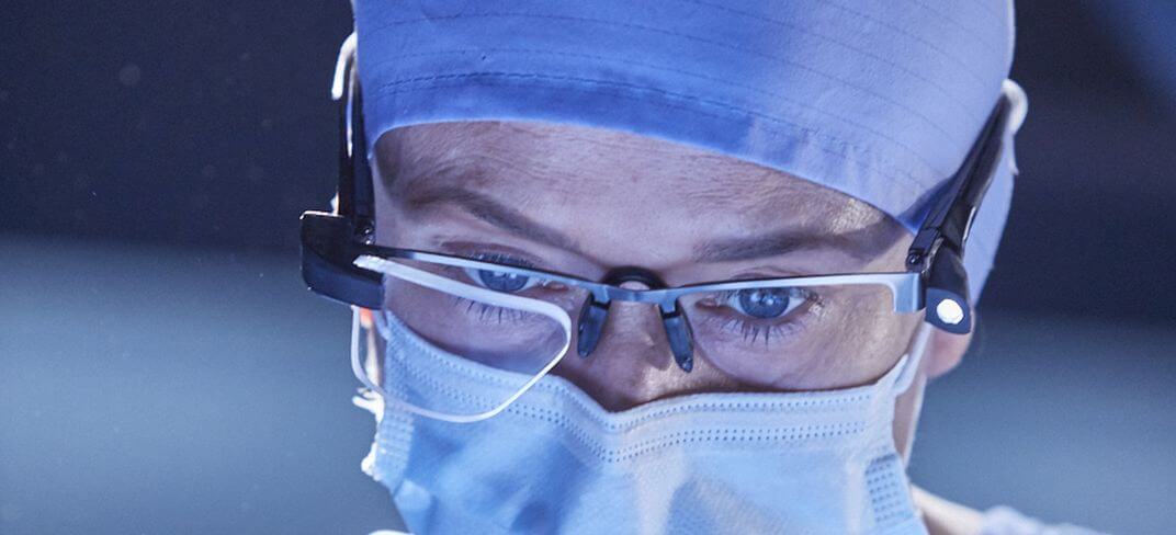 UPMC Salvator Mundi: Symani Robot Arrives for Microsurgery | UPMC Italy