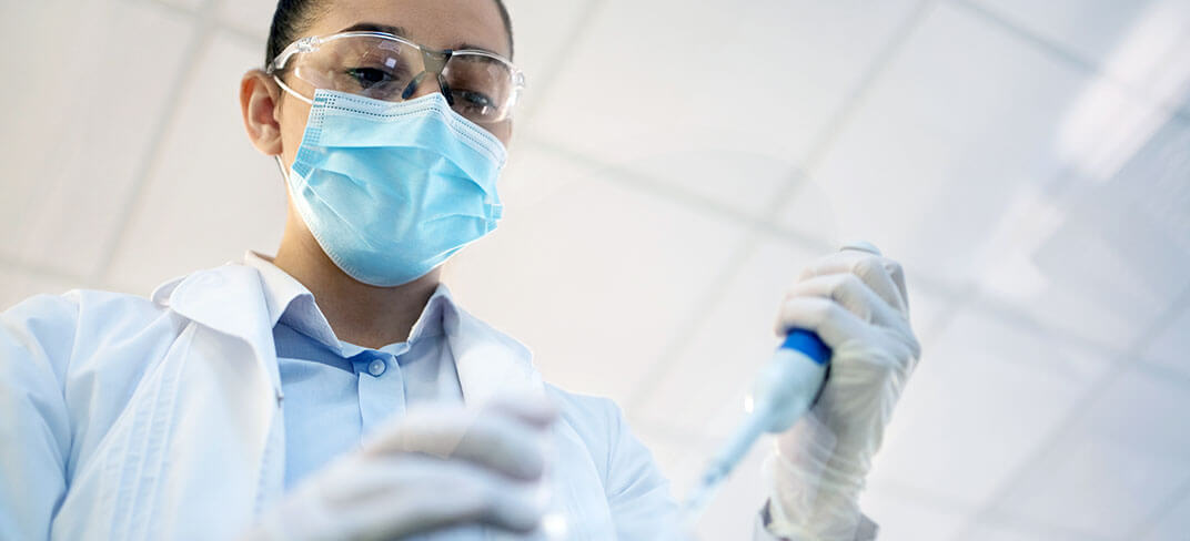 Women working in a lab